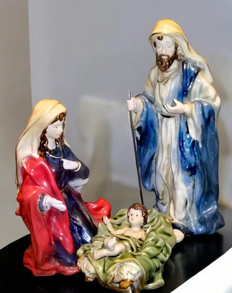 Massive glazed terracotta Nativity set - Image 1