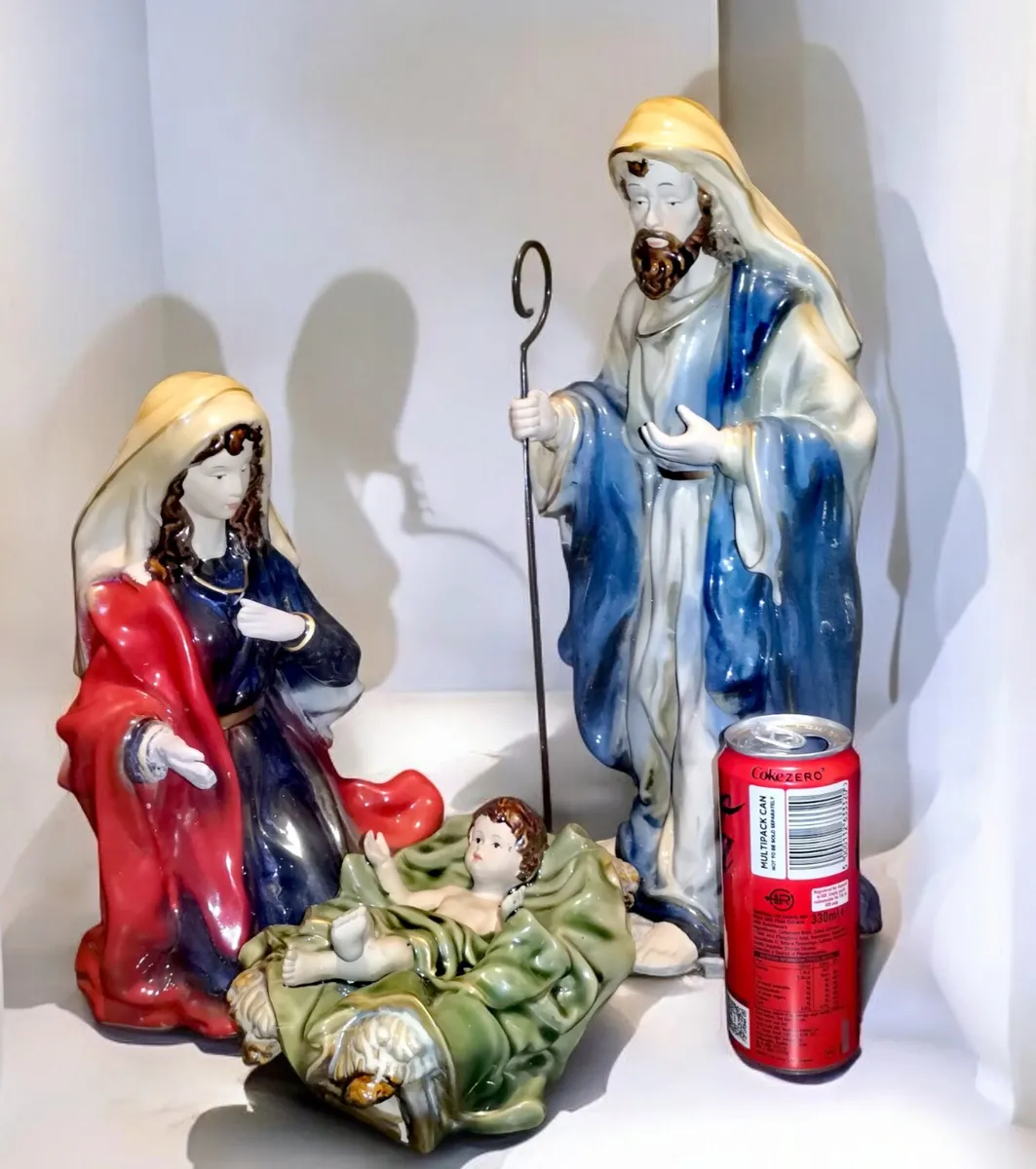 Massive glazed terracotta Nativity set - Image 2