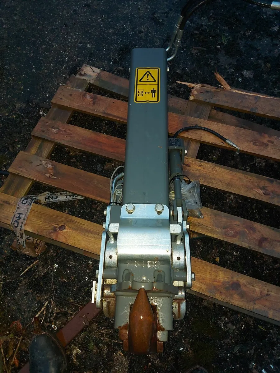 Telehandler hitch - Image 2