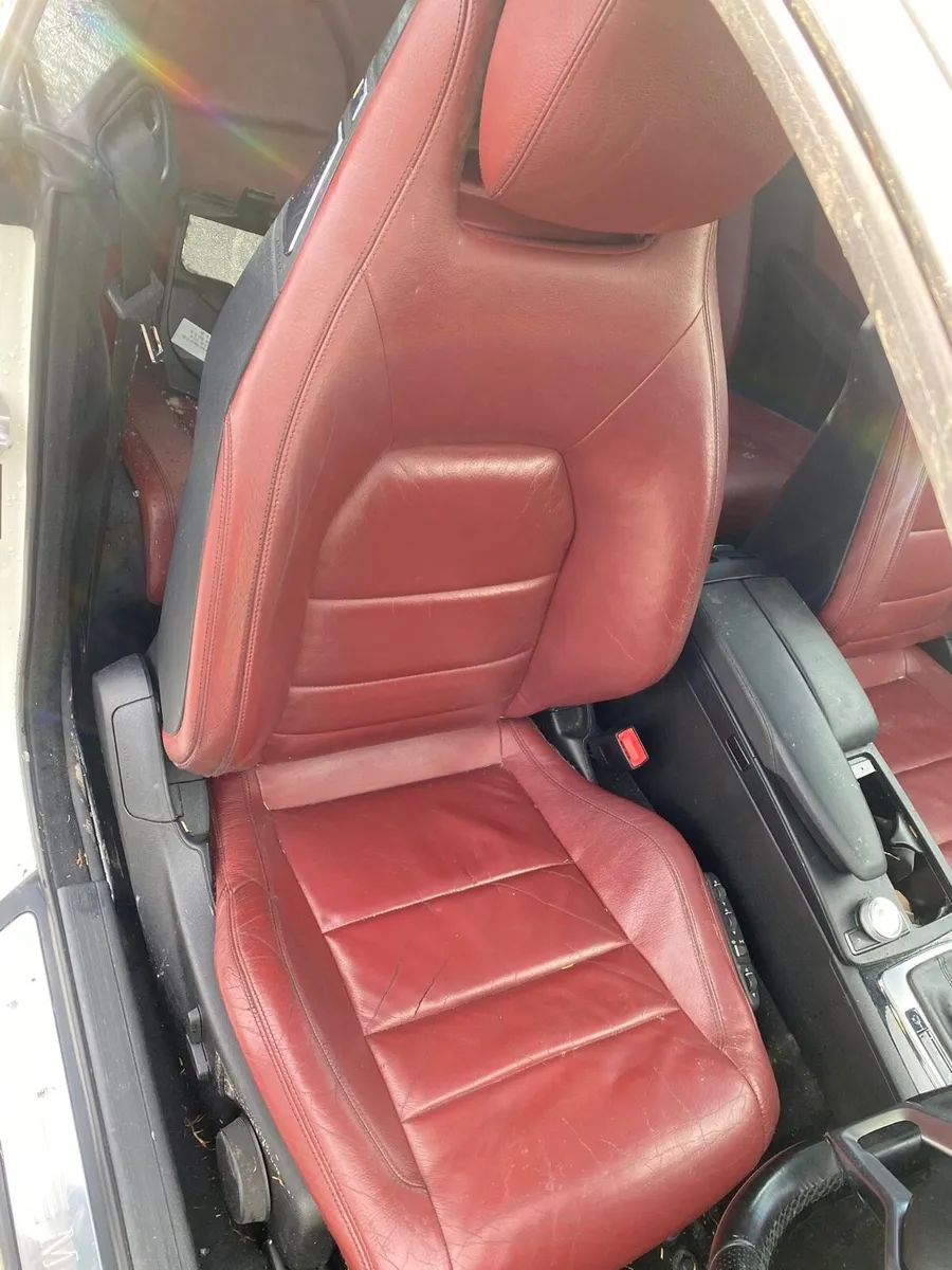 2012 Mercedes E350 BREAKING FOR PARTS - Image 3