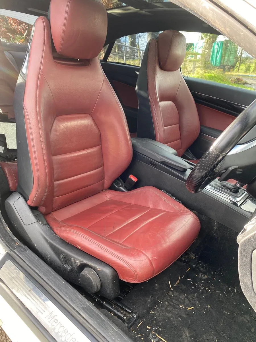 2012 Mercedes E350 BREAKING FOR PARTS - Image 4