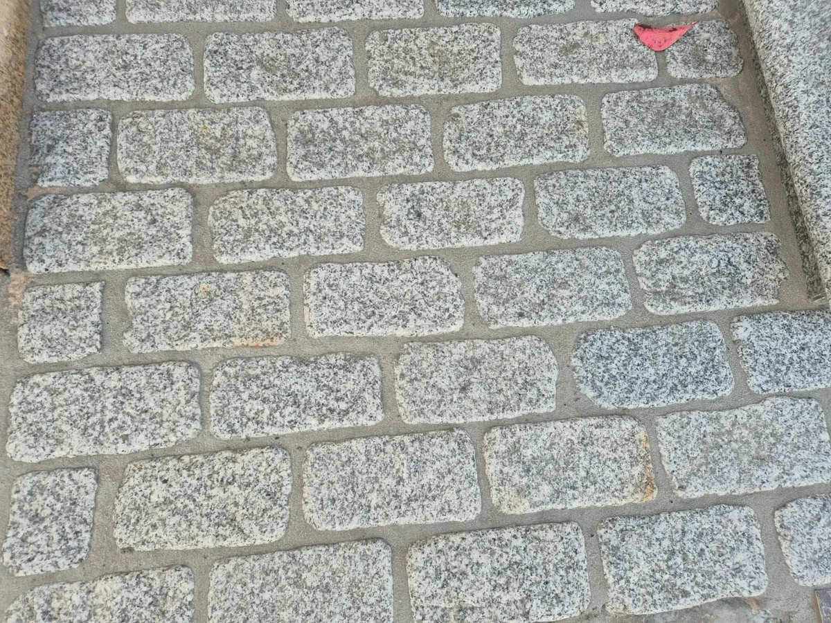 Tumbled Granite Cobbles - Image 2