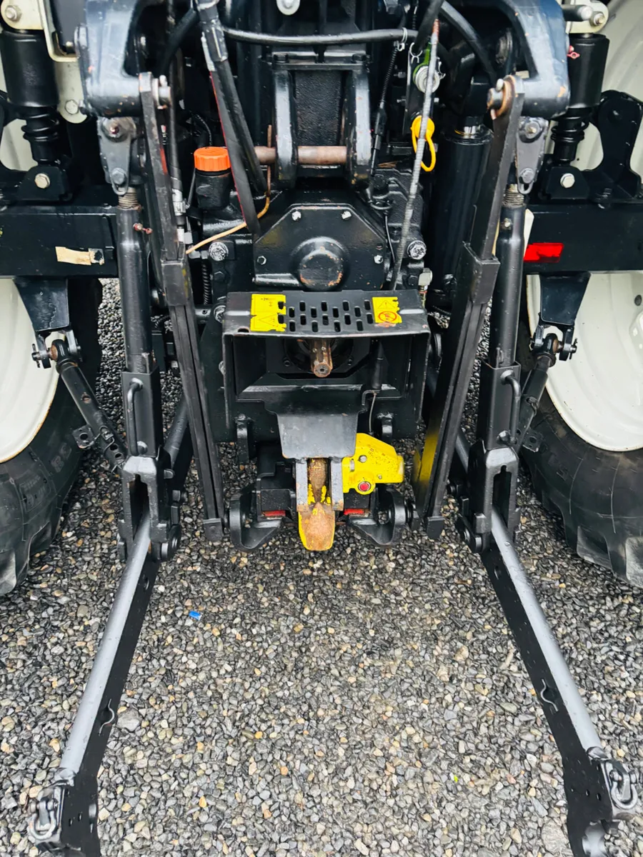 New Holland T5 110 tractor - Image 3