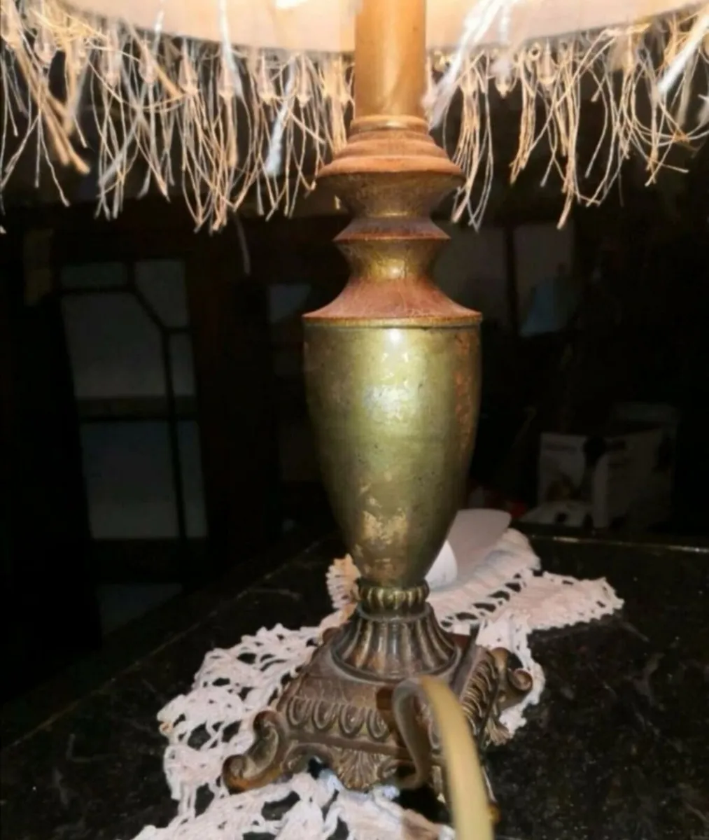Lovely old brass lamp - Image 2