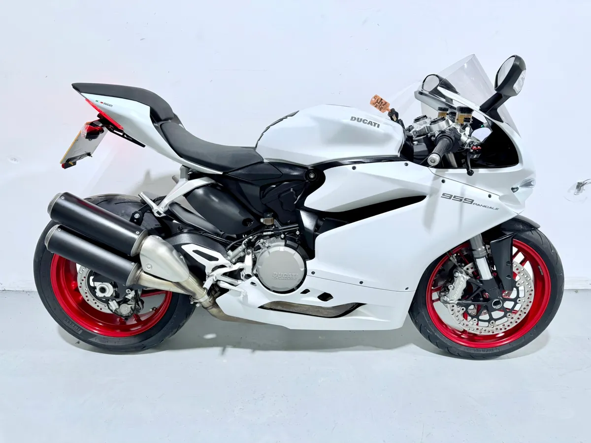 DUCATI  959 LOW KMS ** SALE €500 OFF STRAIGHT SALE - Image 1