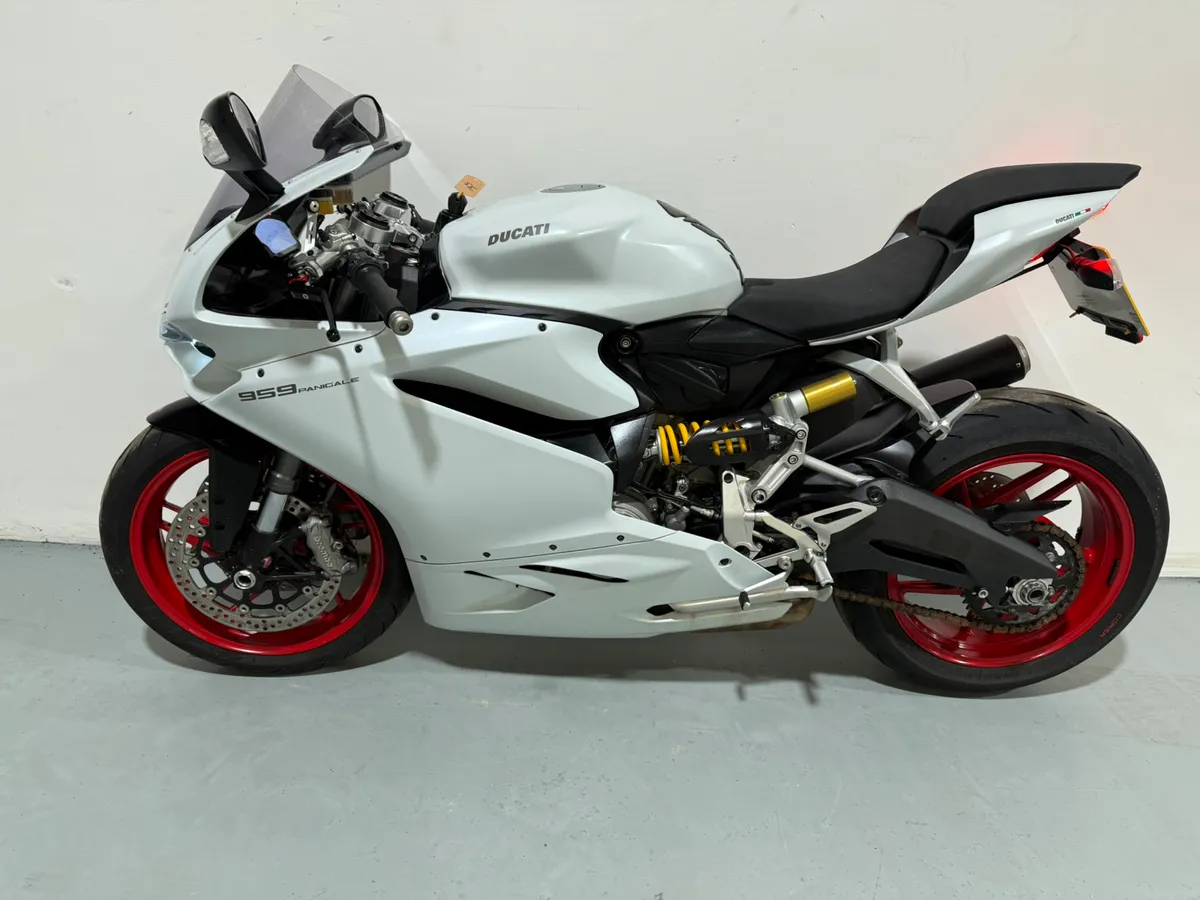 DUCATI  959 LOW KMS ** SALE €500 OFF STRAIGHT SALE - Image 2