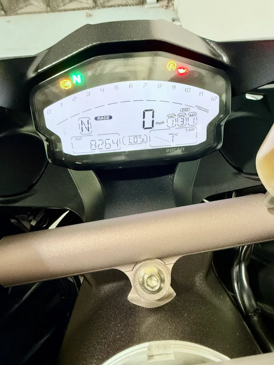 DUCATI  959 LOW KMS ** SALE €500 OFF STRAIGHT SALE - Image 3
