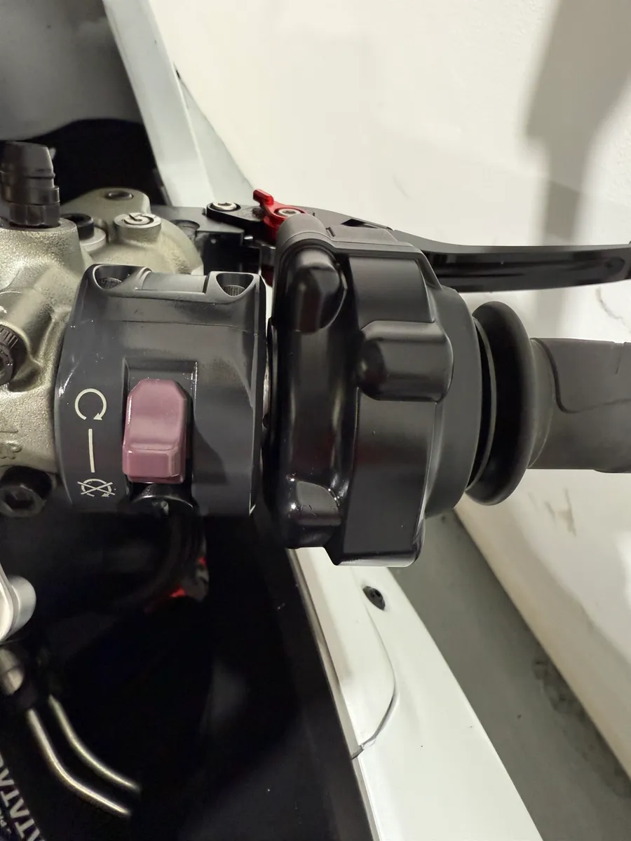 DUCATI  959 LOW KMS ** SALE €500 OFF STRAIGHT SALE - Image 4