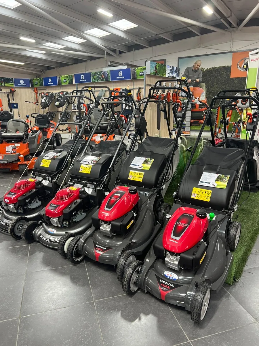 Honda Walk Behind Lawnmower - Image 3