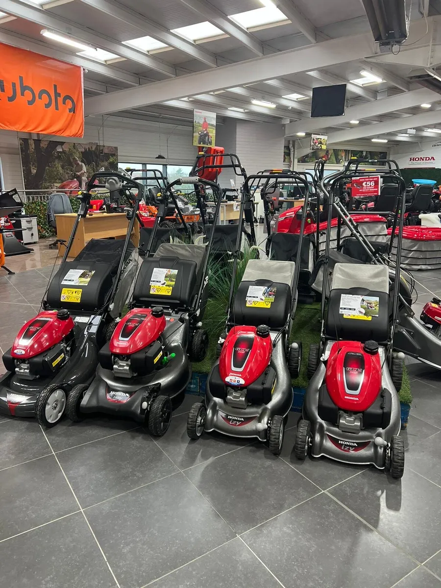 Honda Walk Behind Lawnmower - Image 1