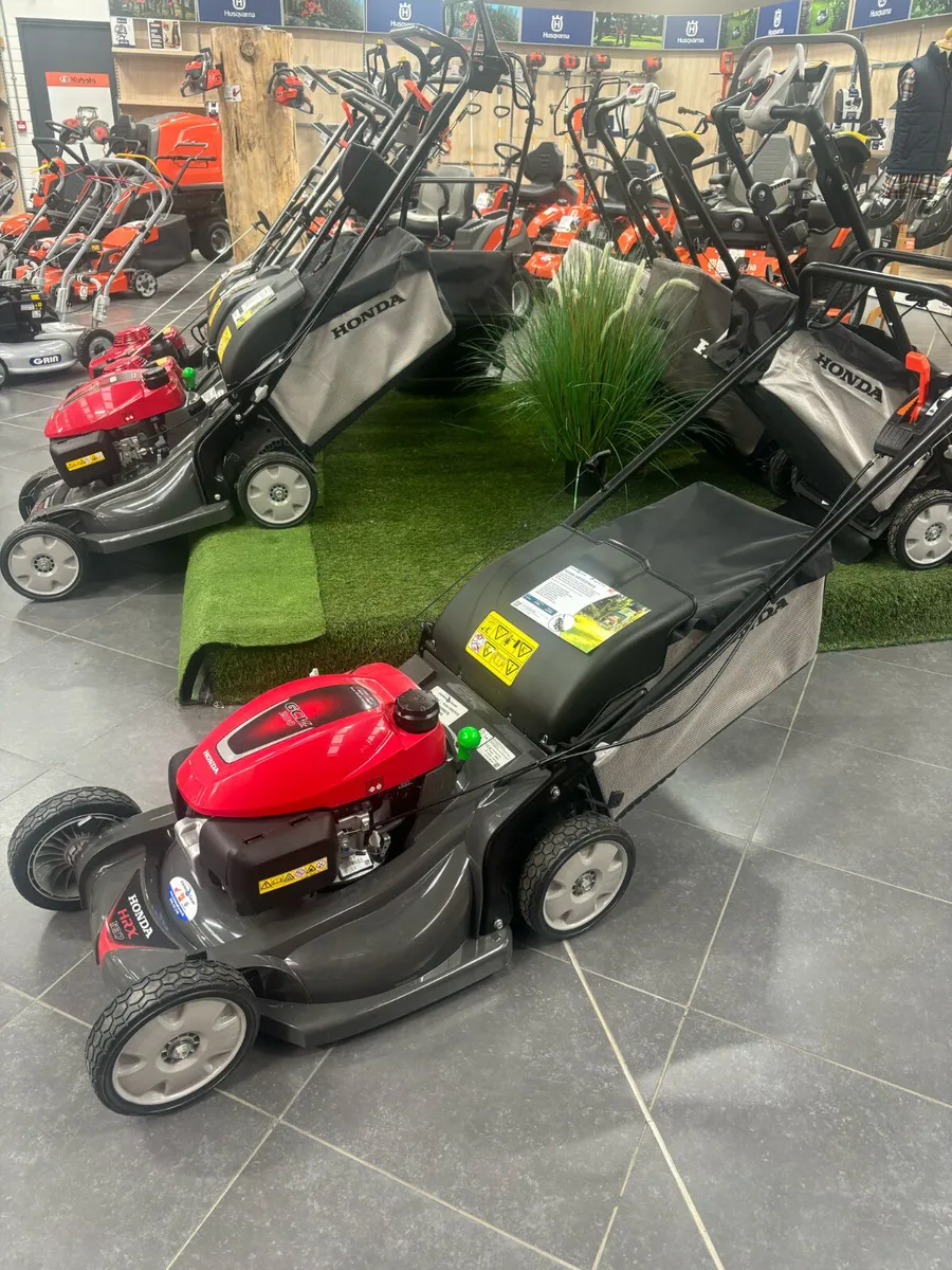Honda HRX537 HYE Walk behind Lawnmower - Image 1