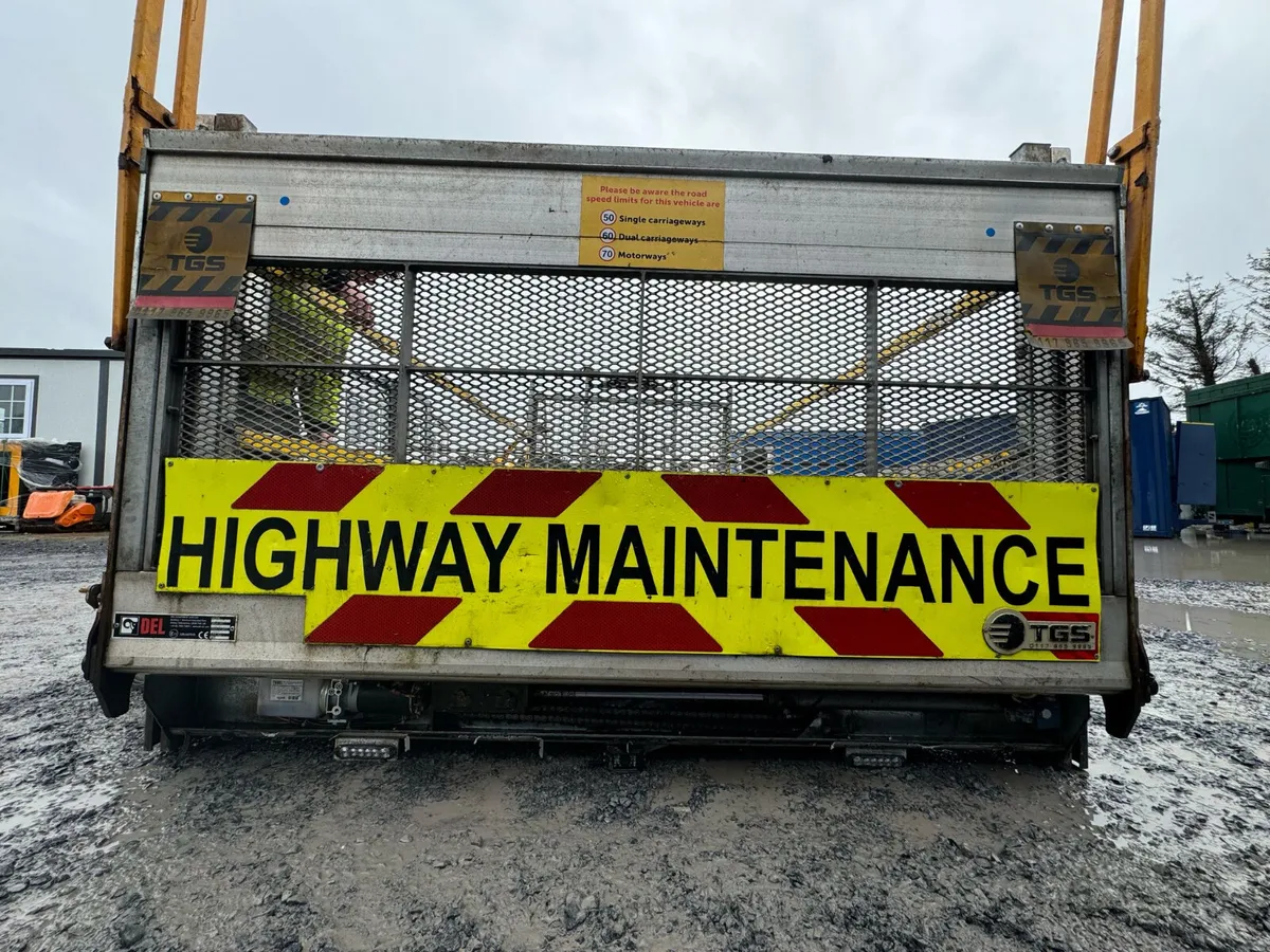 13x7ft Dropside Van body with Tail Lift - Image 4