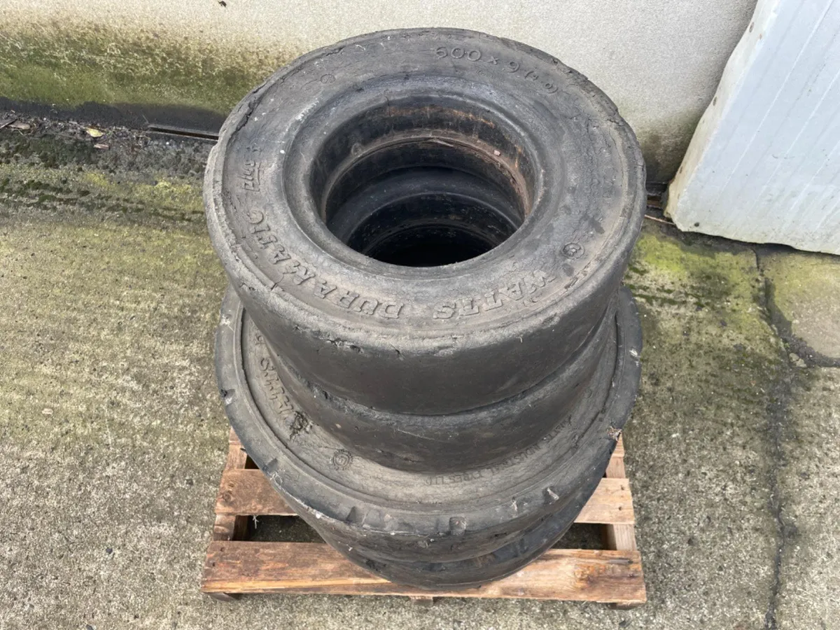 Forklift tyres - Image 1