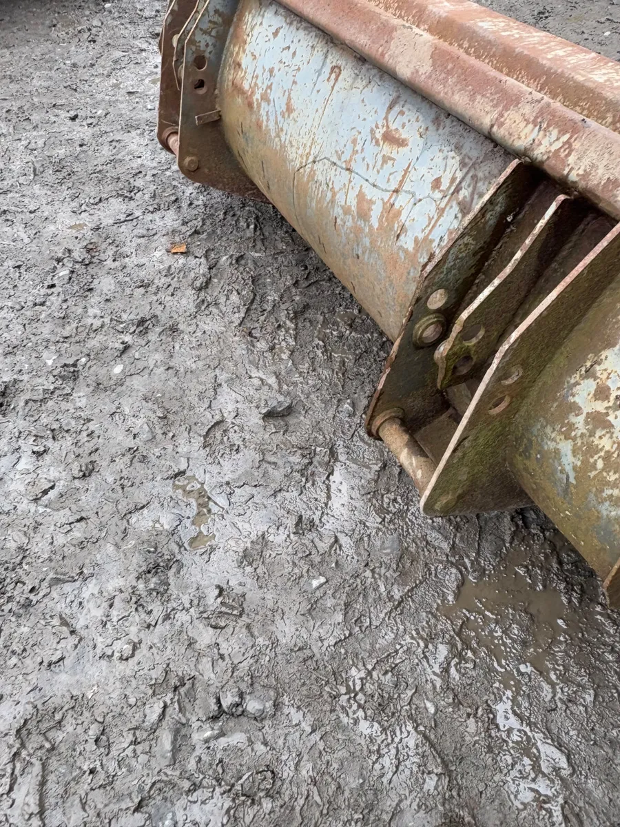 Small 5 ft loader bucket - Image 2
