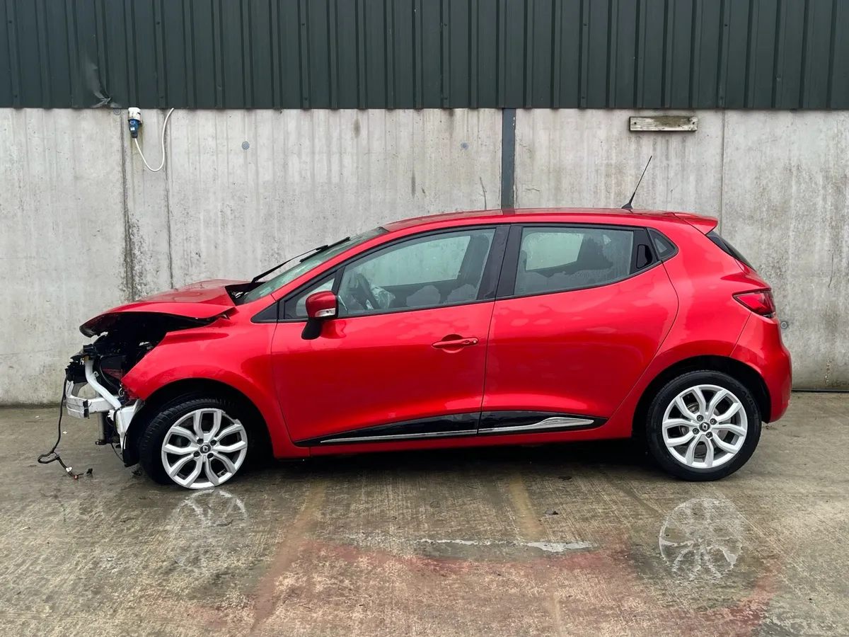 2019 Renault Clio for parts - Image 2