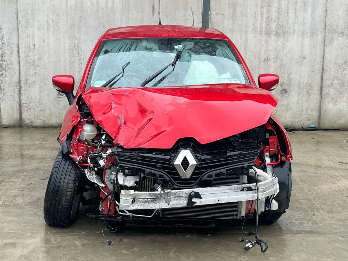 2019 Renault Clio for parts - Image 4