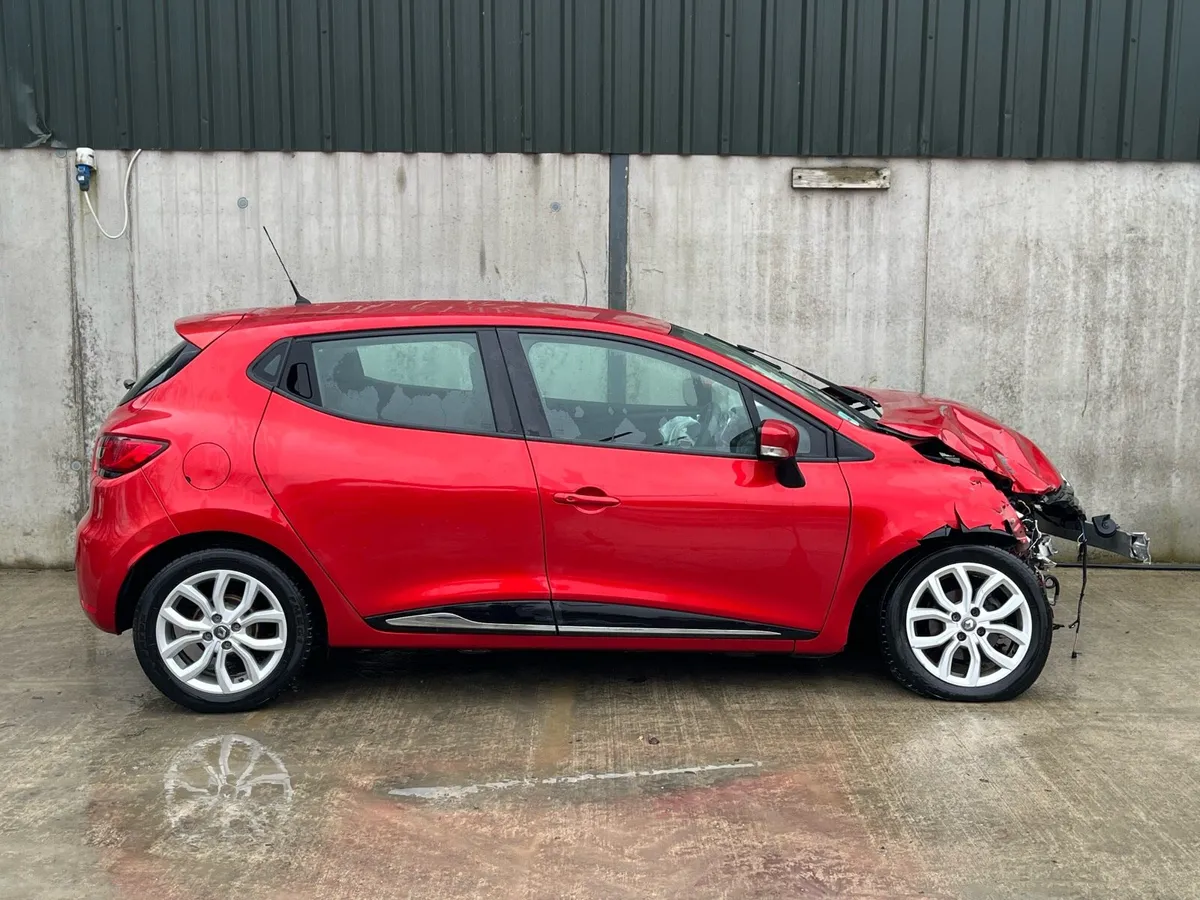2019 Renault Clio for parts - Image 1