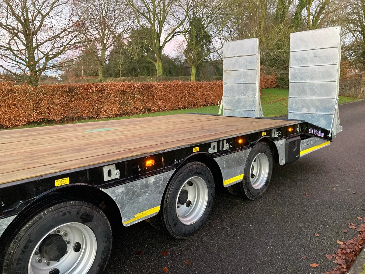 30 ft Tuffmac lowloader - Image 3