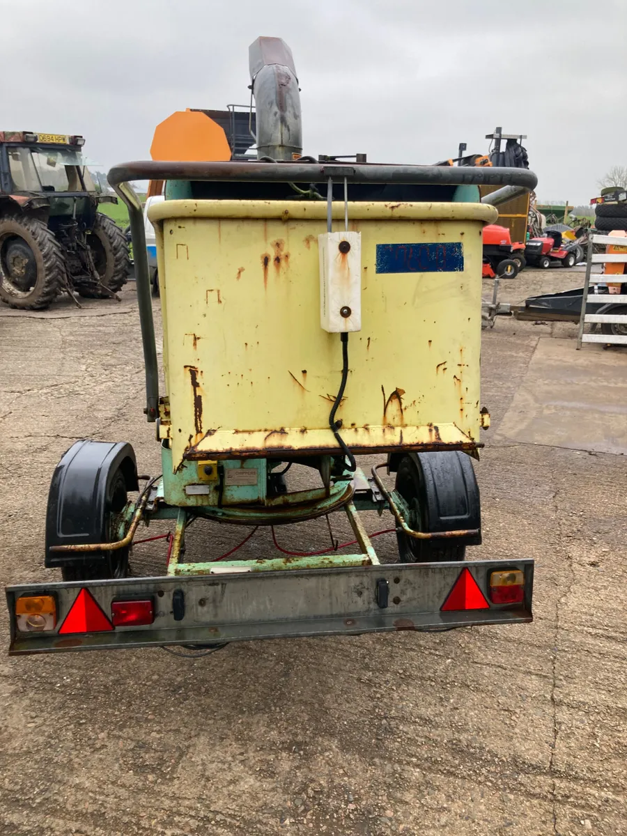 Fast tow diesel wood chipper - Image 1