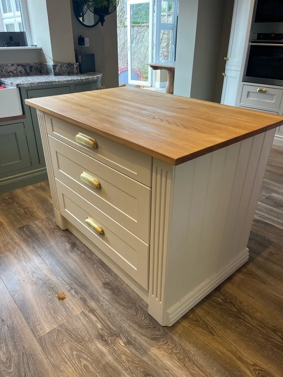 Bespoke Kitchen Units Islands / Extract Canopies - Image 2