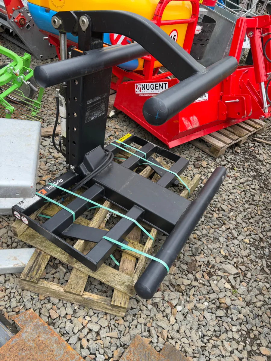 Elephant trunk bale lifter - Image 1