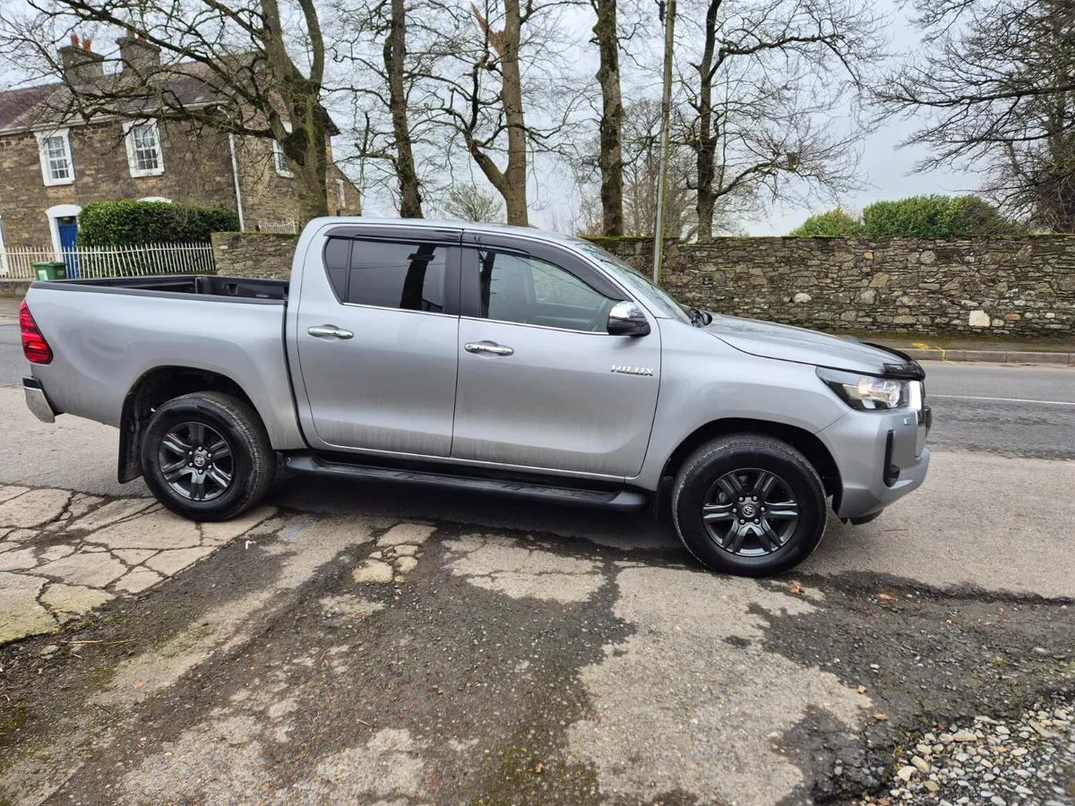 Toyota Hilux 2022 - Image 2