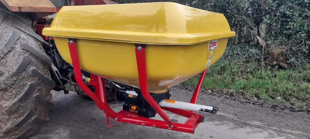 New Cosmo wagtail fertiliser spreaders - Image 3