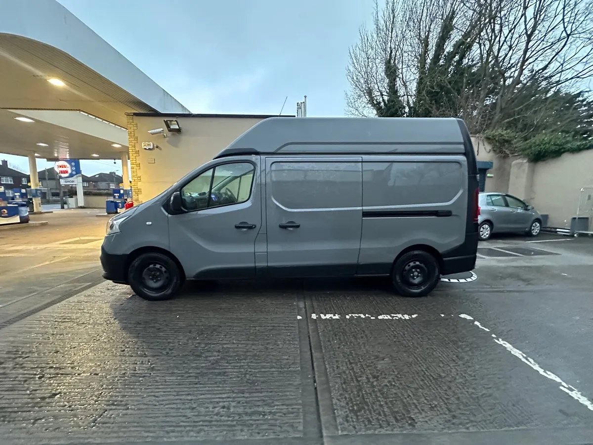 Renault Traffic High Roof - Image 4