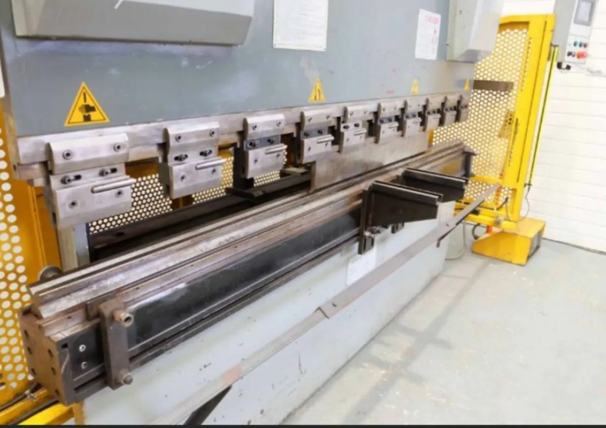 Mantech 80 ton x 2.5Mtr Press Brake - Image 3