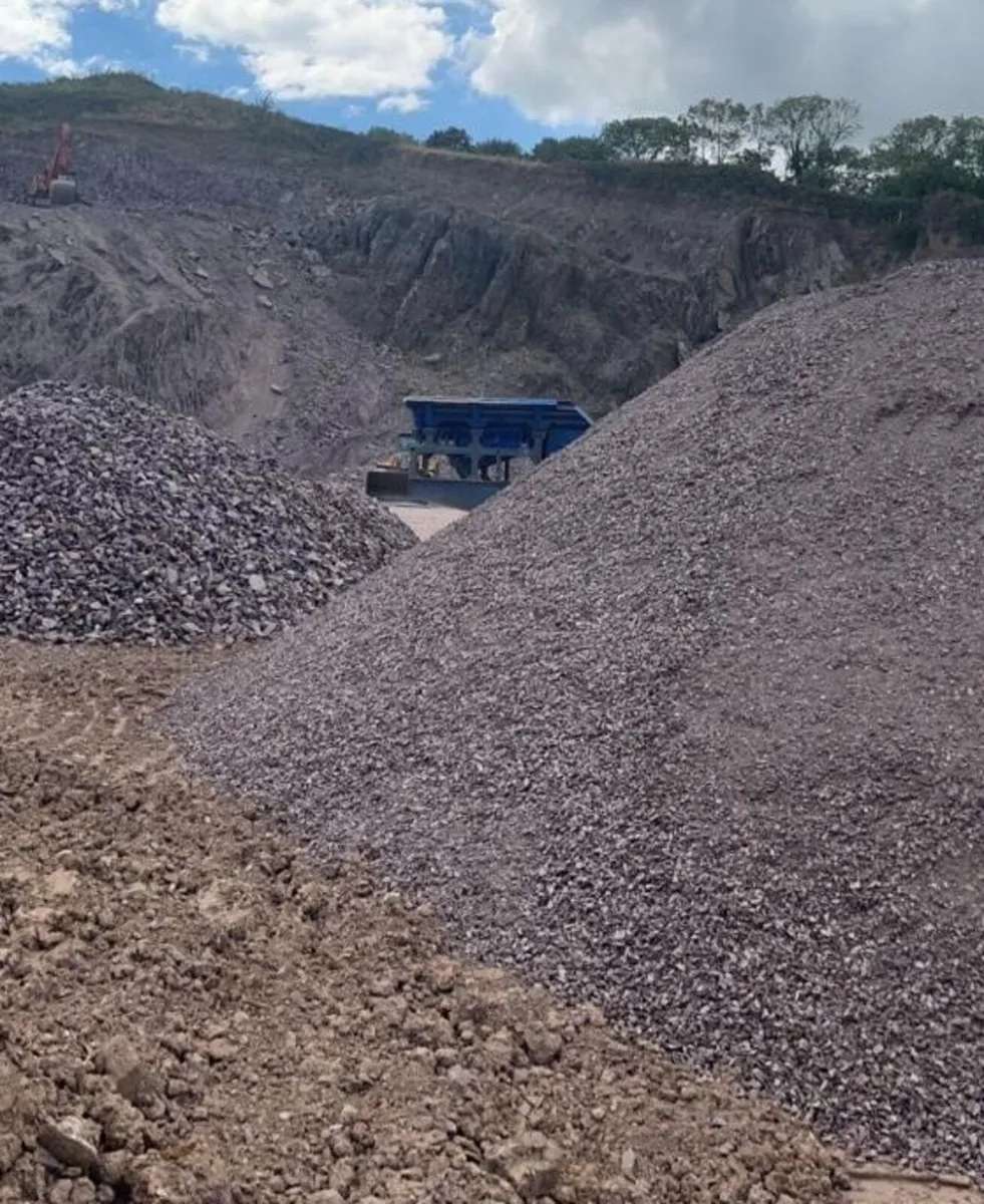 FARM ROADWAYS  - Plum sandstone - Image 3