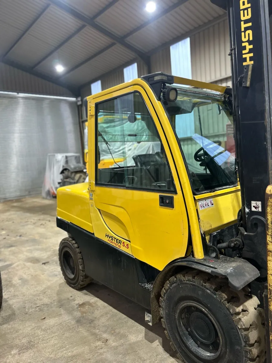 5.5 Ton Hyster Forklifts W/Cabs - Image 3