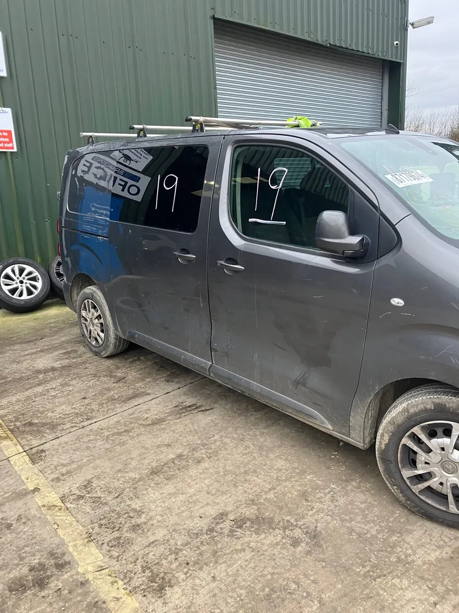 2023 vivaro parts breaking crew cab - Image 2