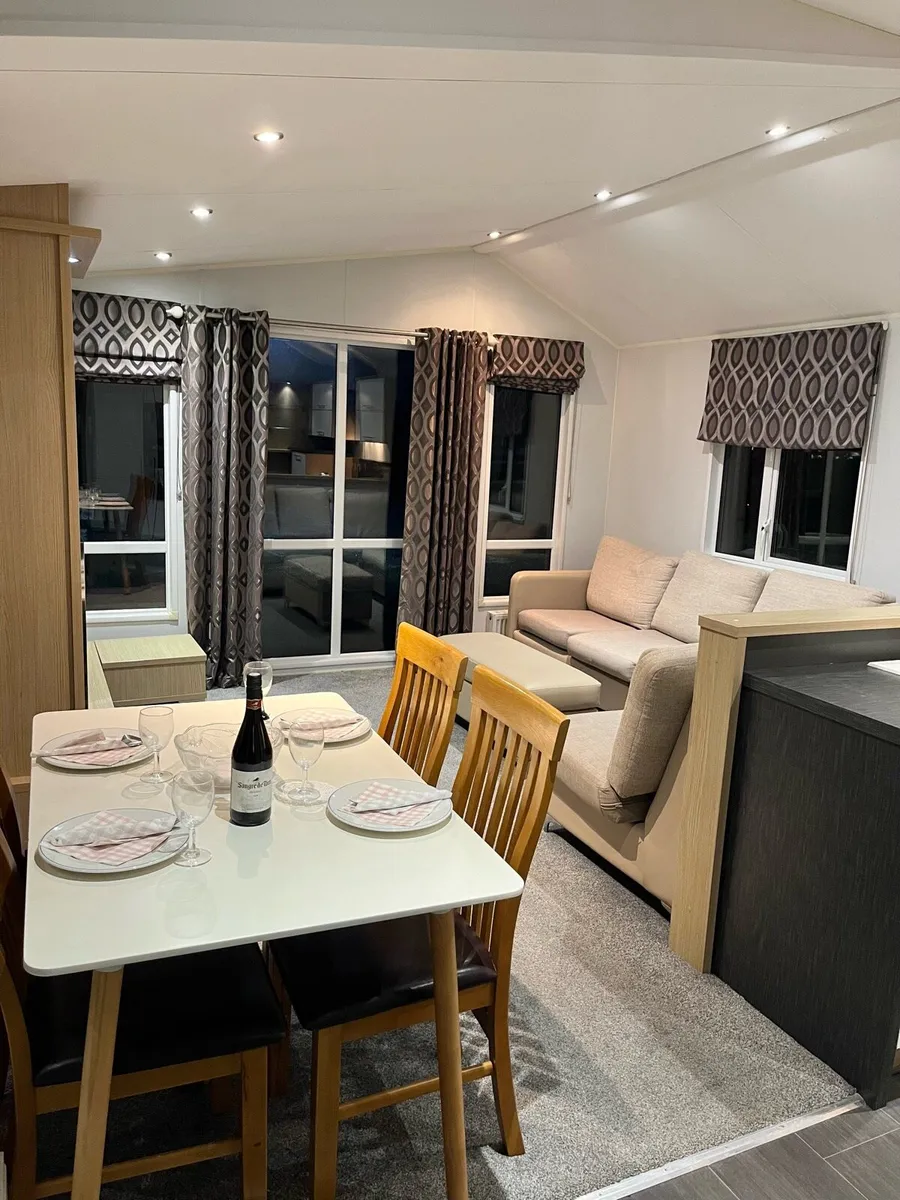 Willerby Bk Linear @ Broomfield Mobile Homes - Image 2