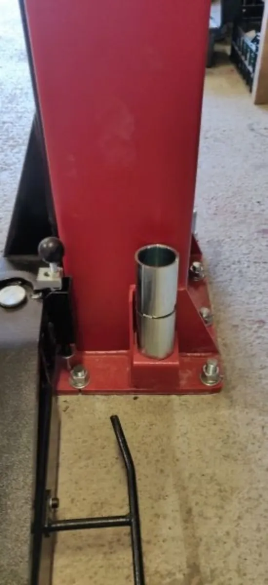 4 tonne car lifts Pacini brand one week sale - Image 2