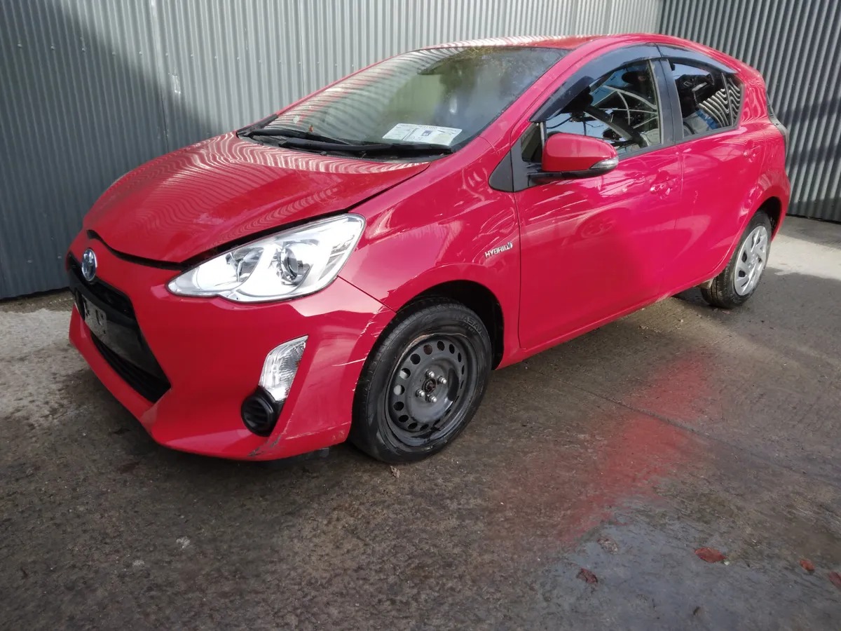 2016 Toyota Aqua Breaking/Dismantling - Image 1