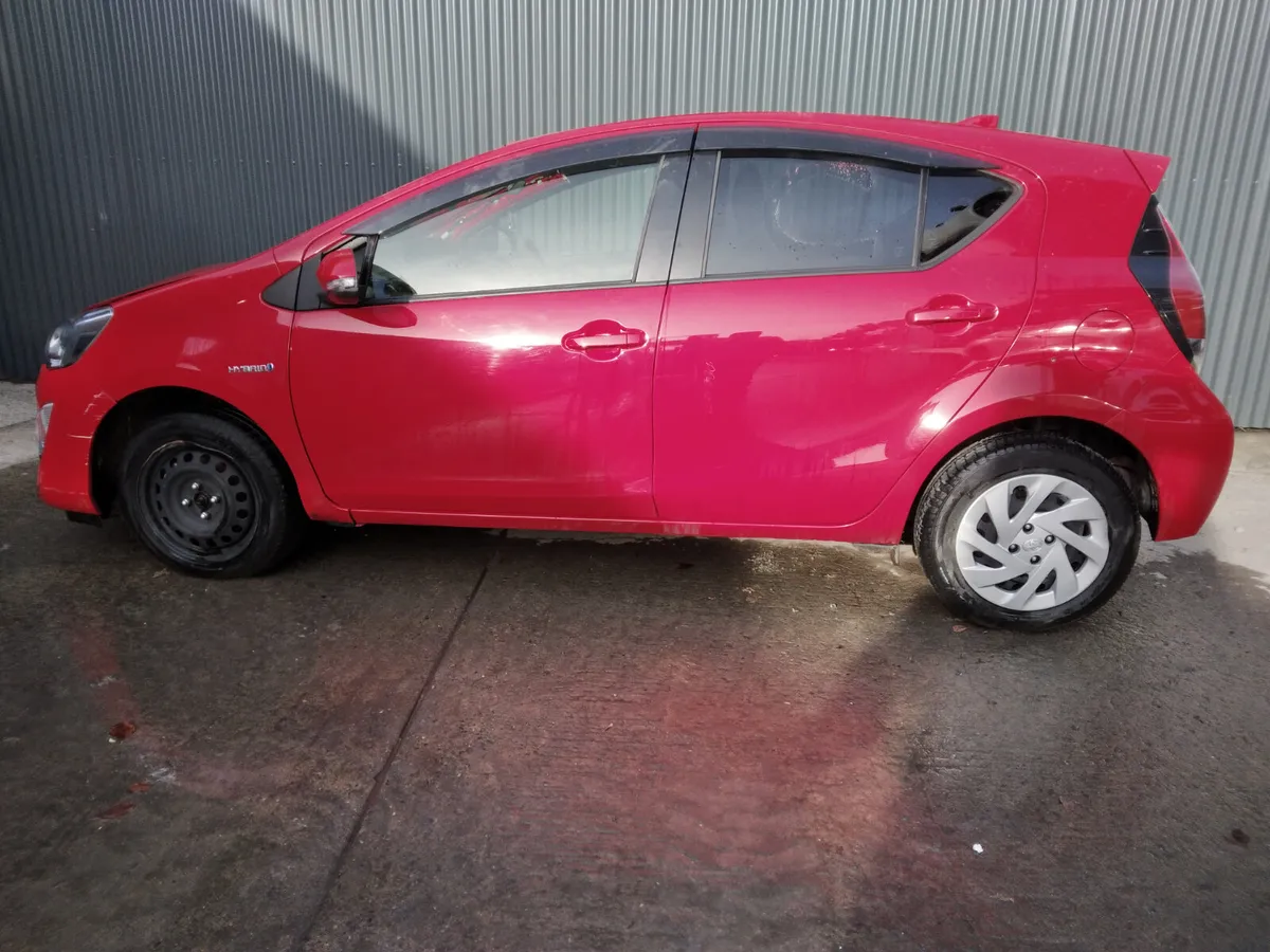 2016 Toyota Aqua Breaking/Dismantling - Image 2