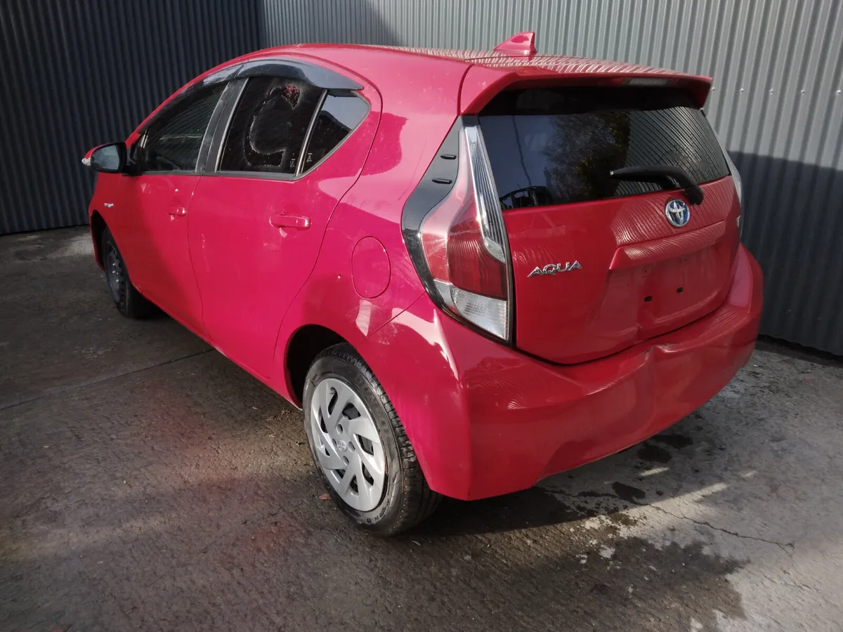 2016 Toyota Aqua Breaking/Dismantling - Image 3