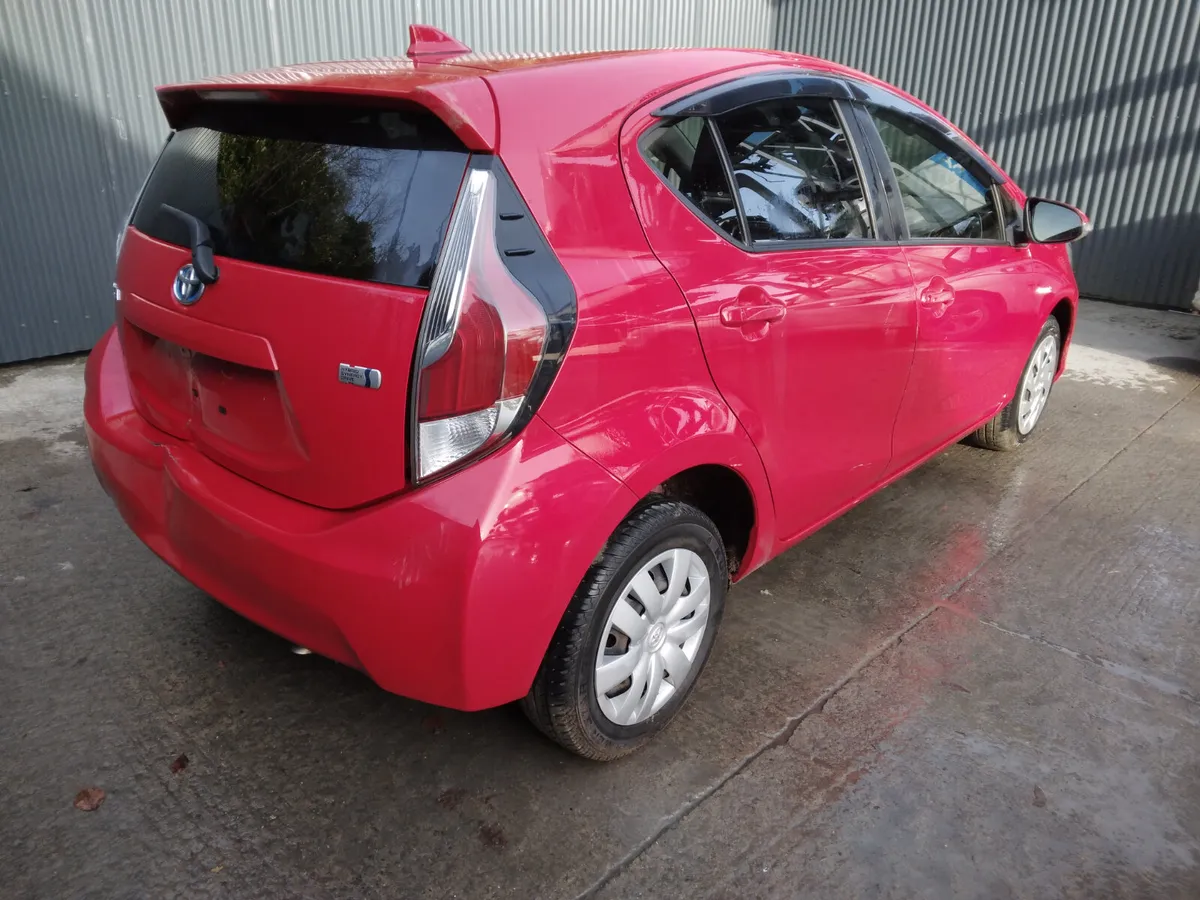 2016 Toyota Aqua Breaking/Dismantling - Image 4