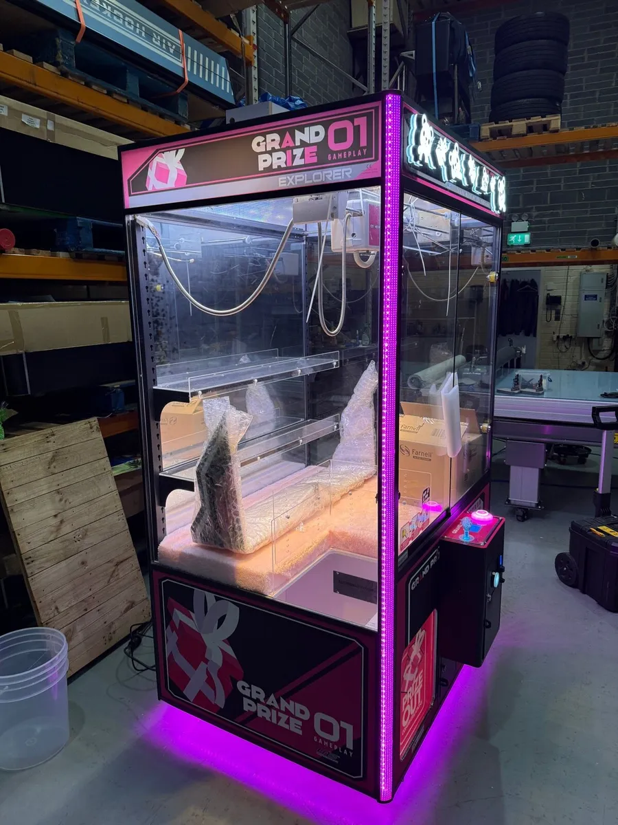 XL ARCADE PRIZE CRANE / CLAW GRABBER - Image 1
