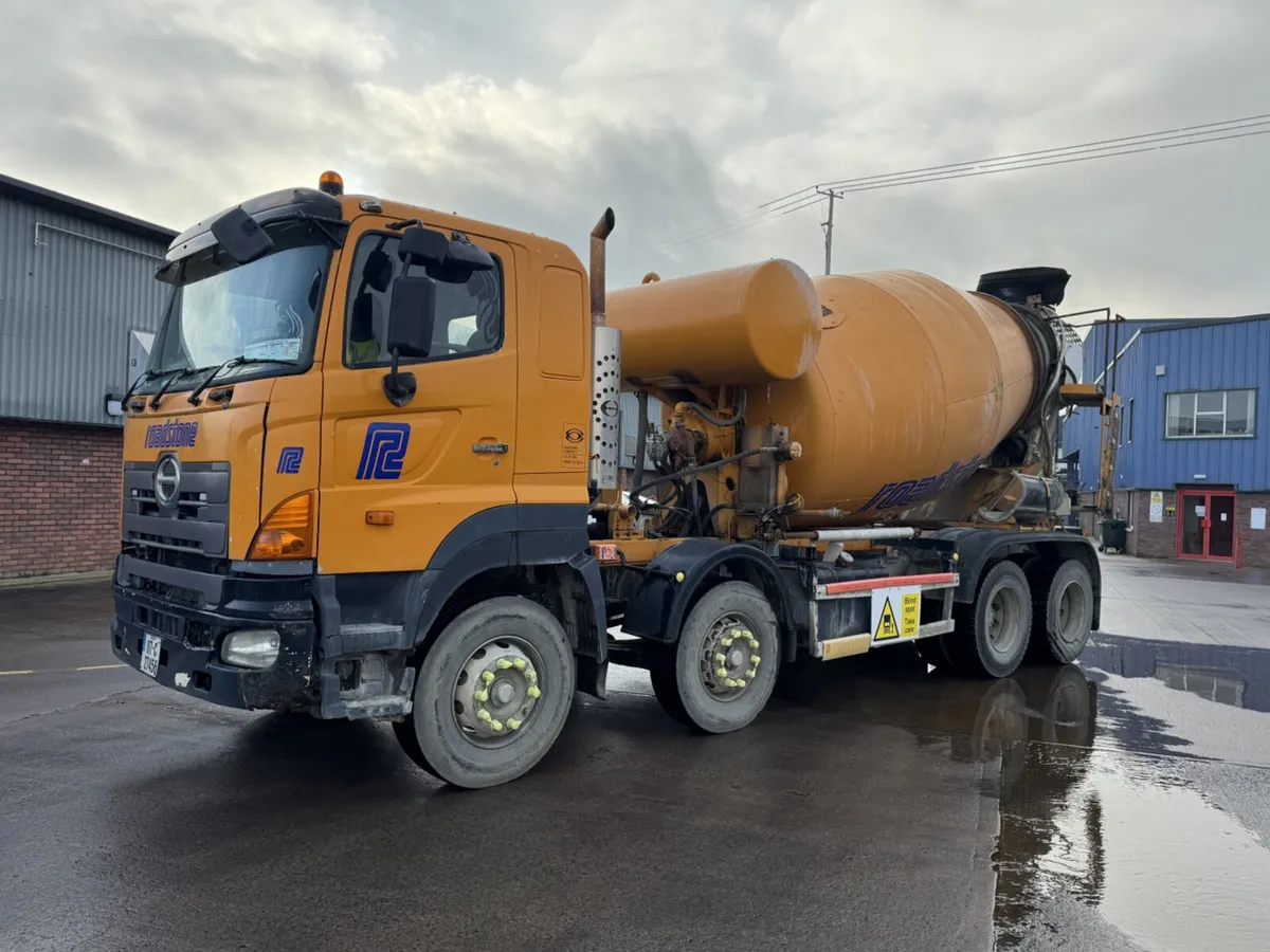 2007 HINO 700 8x4 Mixer.Only 353,000kms. Ref: 2495 - Image 1