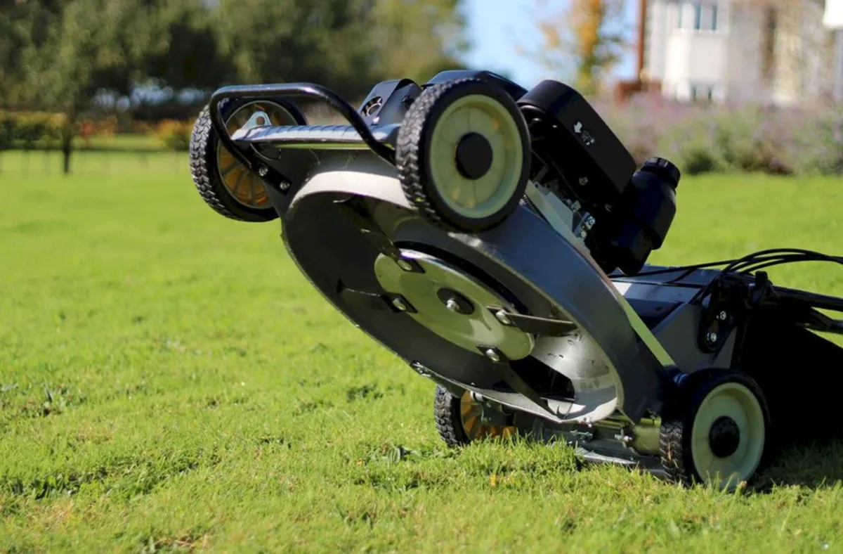 Piranha P21HS 21" Pro Lawnmower (Honda Engine) - Image 4