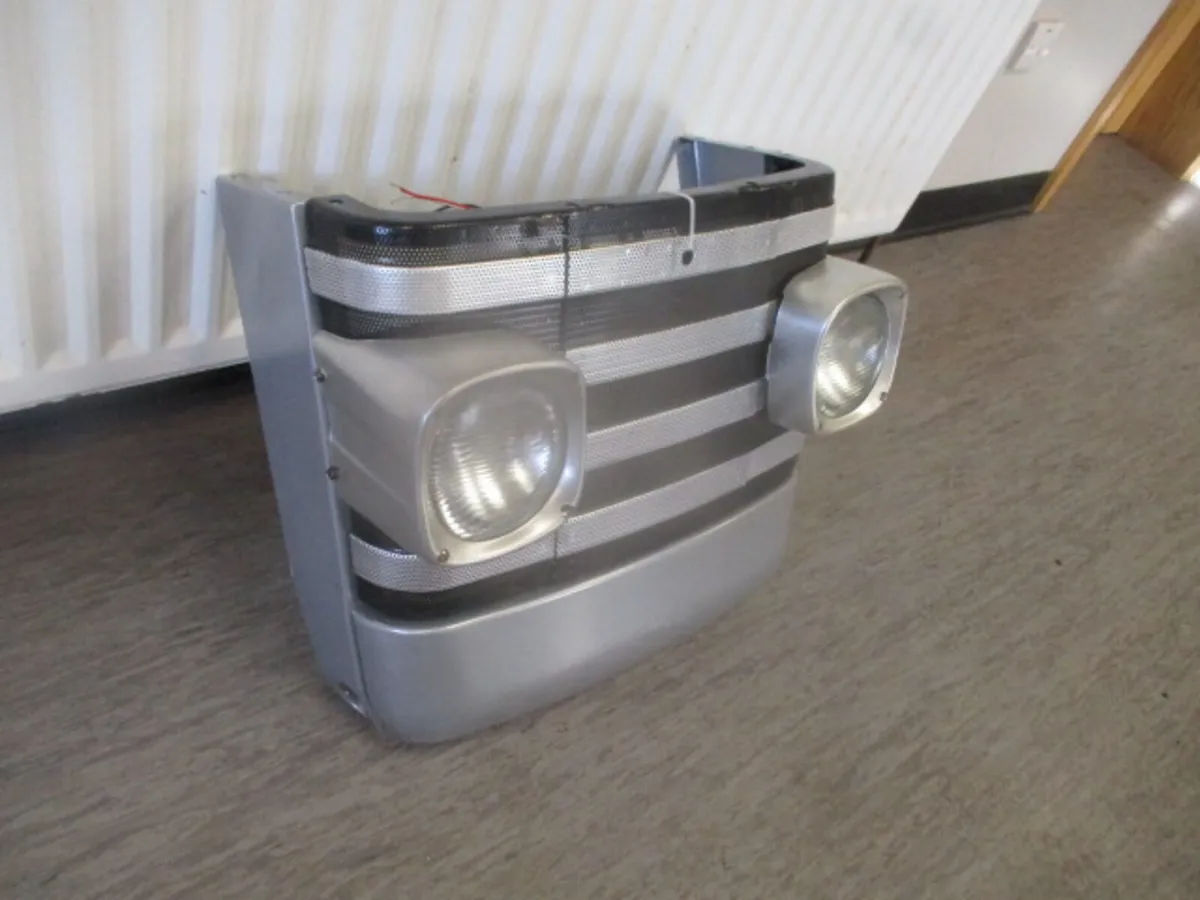 Massey Ferguson 135 Complete Grill Set - Image 1