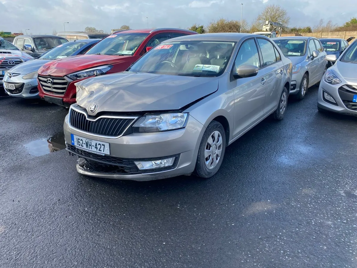Skoda Rapid 2016 light front damage €4,500 - Image 1