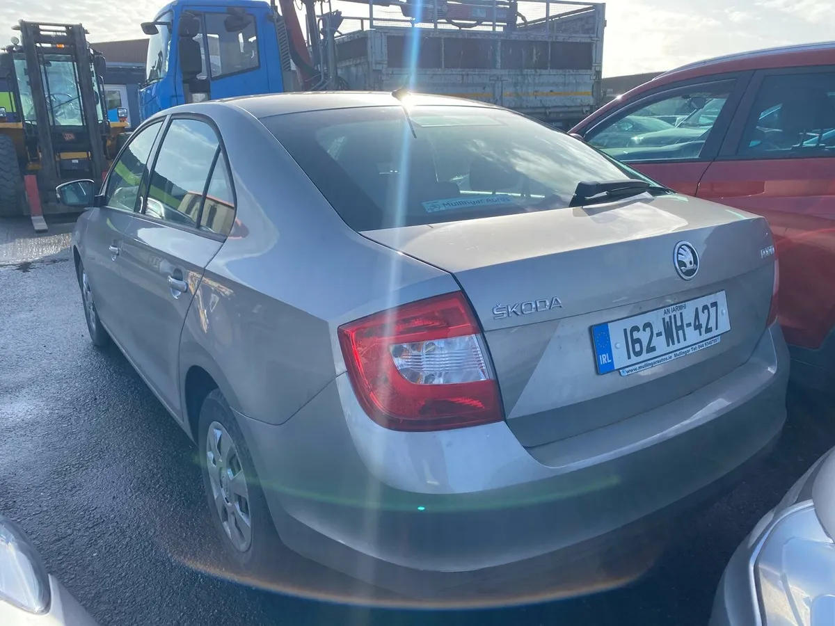 Skoda Rapid 2016 light front damage €4,500 - Image 3