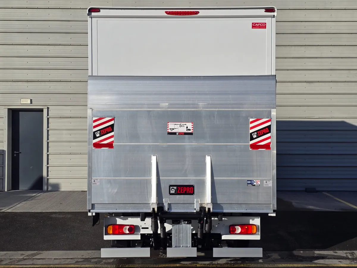 Renault Master Red Edition Luton with Tail lift - Image 4