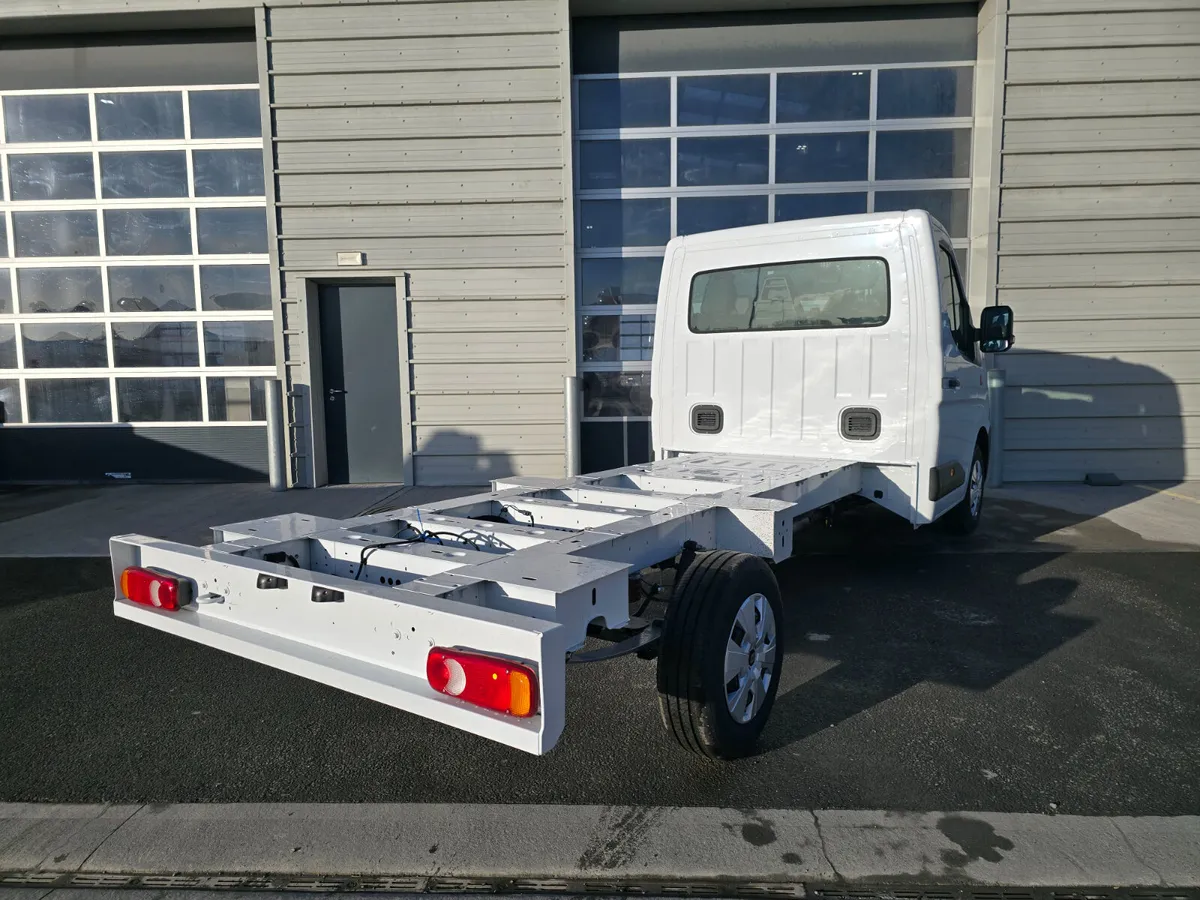 Renault Master Chassis and Cab 170BHP Manual - Image 4