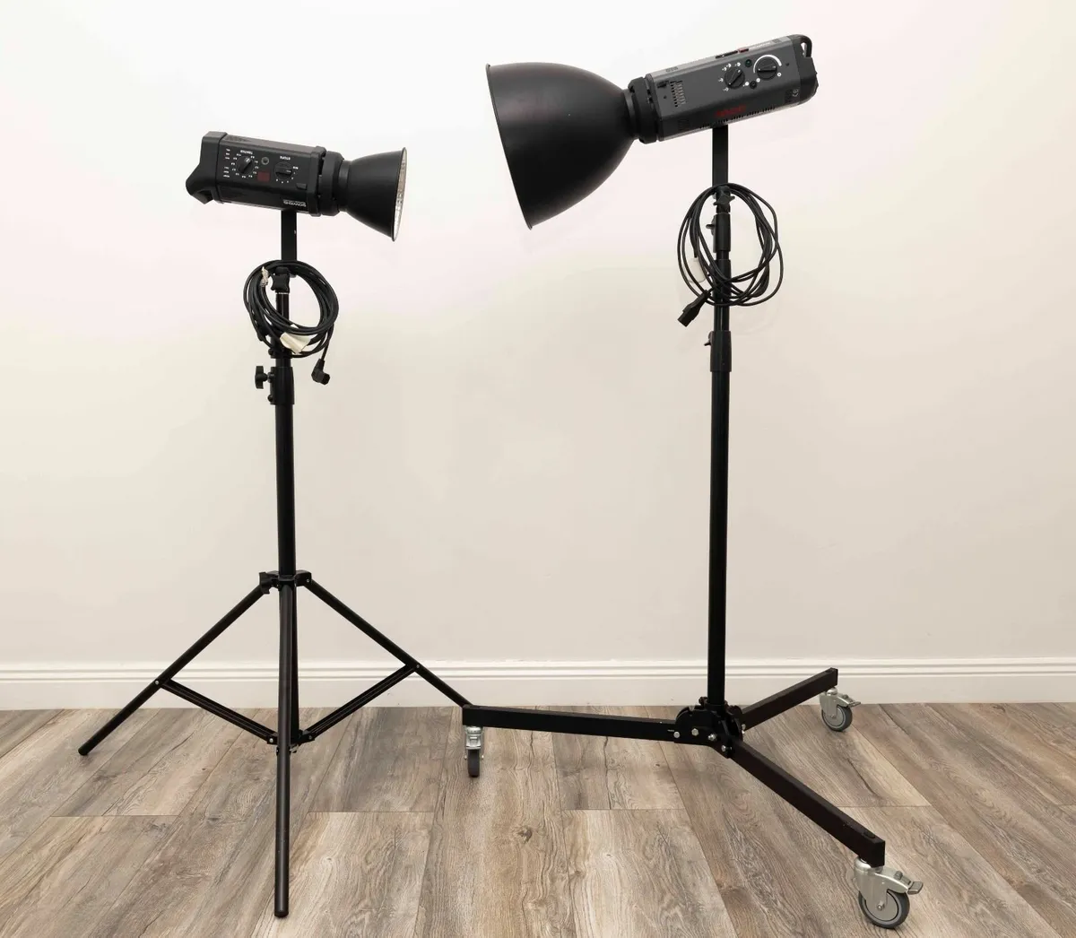 Bowens studio lights set - Image 1