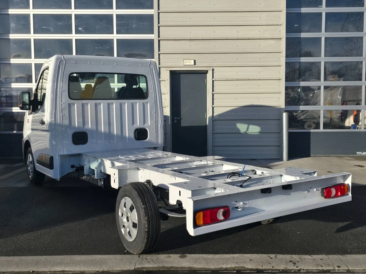 Renault Master Chassis and Cab Auto 170BHP - Image 3