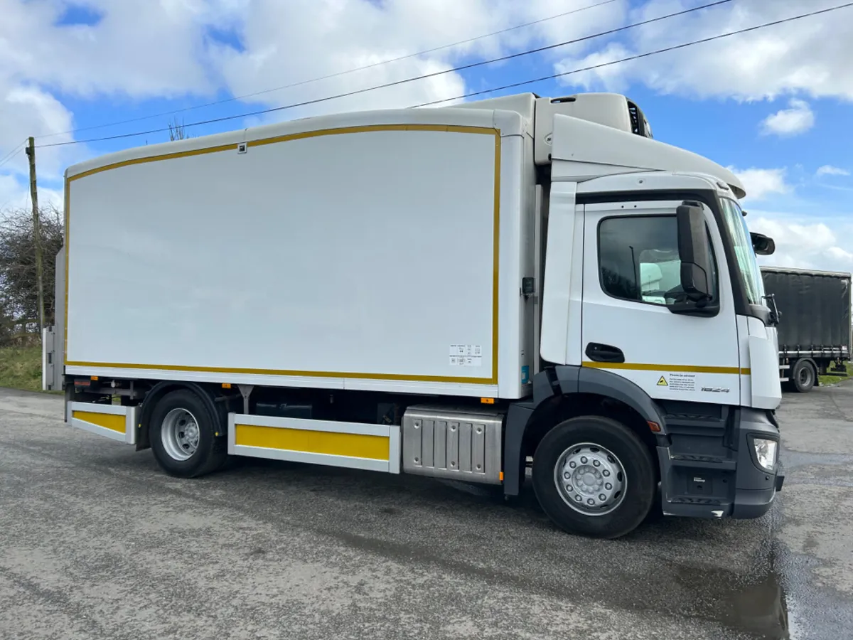 2017 Mercedes 1824 swb 18 ton 22ft fridge lift - Image 4