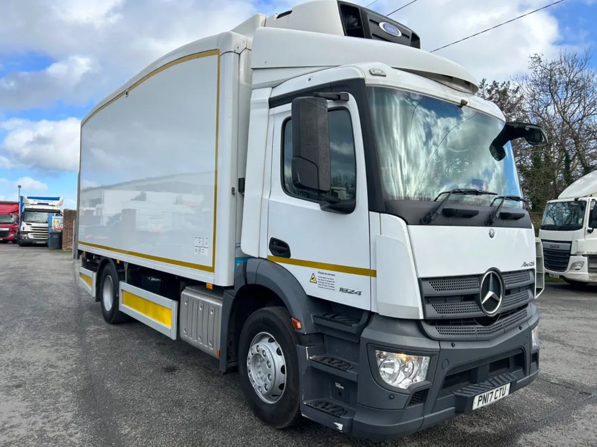 2017 Mercedes 1824 swb 18 ton 22ft fridge lift - Image 3